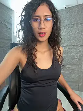 seraphine23 – webcam model profile photo Image 8