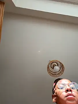 star_fucks – webcam model profile photo Image 4