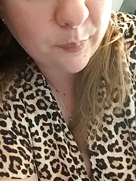 BustyBonnieUK – webcam model profile photo Image 8