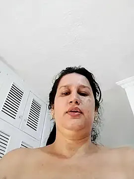 Isabella_Varella – webcam model profile photo Image 6