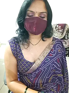 GennaJames – webcam model profile photo Image 13