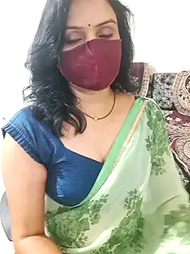 GennaJames – webcam model profile photo Image 2