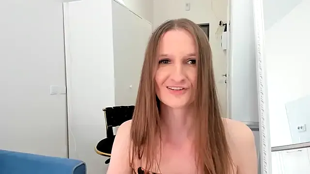 MilaRed69 – webcam model profile photo Image 15