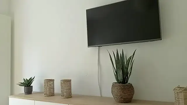 Ni-_haL01 – webcam model profile photo Image 8