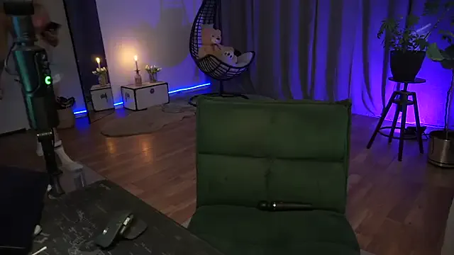 funny_to_see_you_here – webcam model profile photo Image 16