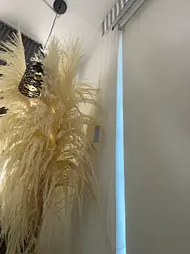 LittleMissEeve – webcam model profile photo Image 6