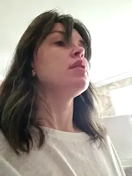 livvywinters – webcam model profile photo Image 3