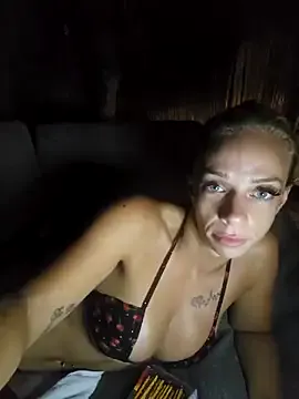 AKO_o0 – webcam model profile photo Image 4