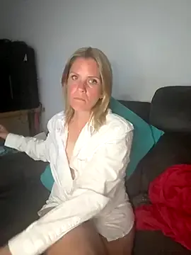 RedLipse – webcam model profile photo Image 12