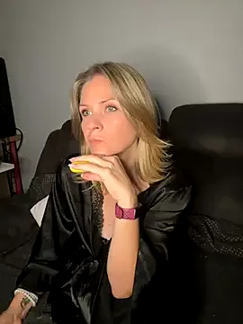 RedLipse – webcam model profile photo Image 17