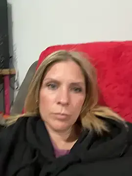 RedLipse – webcam model profile photo Image 9