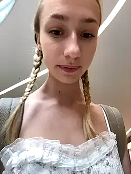 BlaizeyBBy – webcam model profile photo Image 2