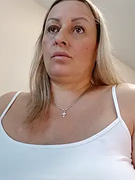 RollDolls – webcam model profile photo Image 4