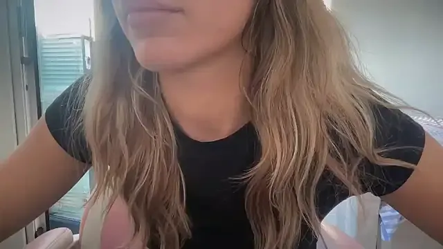 melana_love – webcam model profile photo Image 14