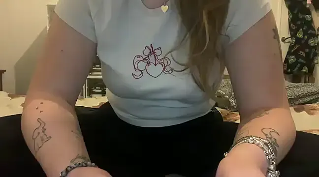 hornyshow_tv – webcam model profile photo Image 3