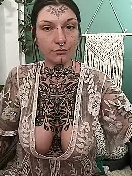 Alina_Vibe_Me – webcam model profile photo Image 2