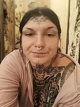 Alina_Vibe_Me – webcam model profile photo Image 3