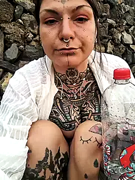 Alina_Vibe_Me – webcam model profile photo Image 4