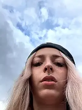 Charly_ – webcam model profile photo Image 11