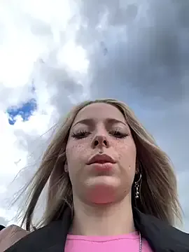 Charly_ – webcam model profile photo Image 13