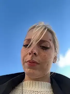 Charly_ – webcam model profile photo Image 14