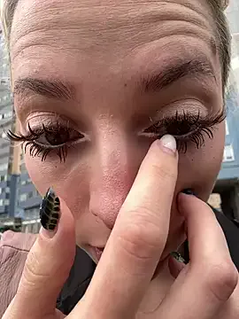 Charly_ – webcam model profile photo Image 2