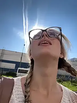 Charly_ – webcam model profile photo Image 6