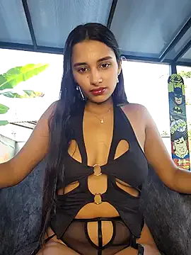 EmiliaCatalina – webcam model profile photo Image 4