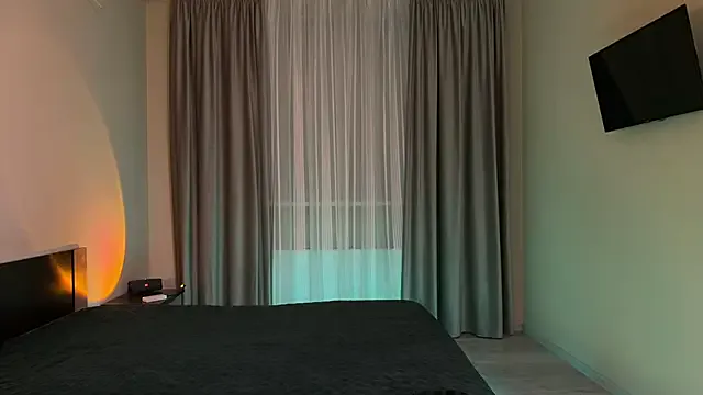 Lovebirdss – webcam model profile photo Image 7