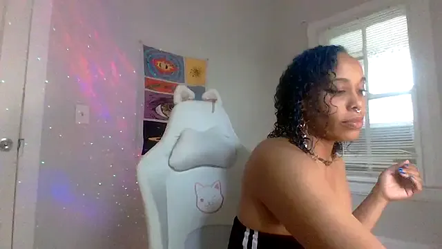 numodel – webcam model profile photo Image 5