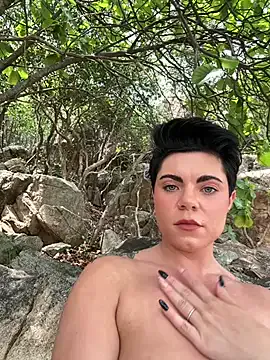 seraphine23 – webcam model profile photo Image 3