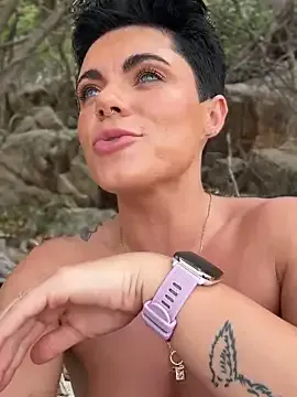 seraphine23 – webcam model profile photo Image 7