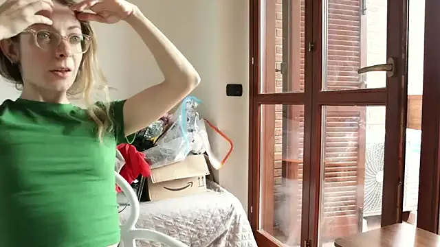 MilaRed69 – webcam model profile photo Image 2