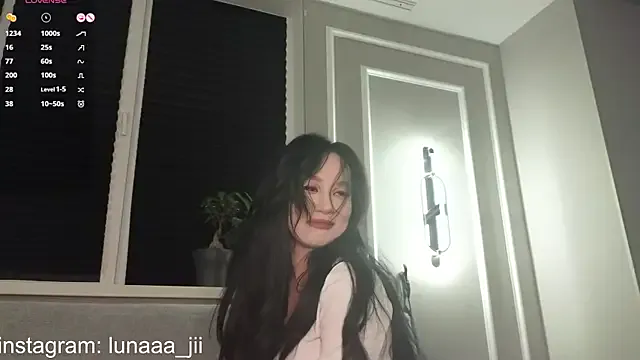 Simone_Miller – webcam model profile photo Image 8