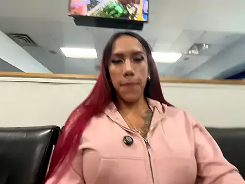 emma_tour – webcam model profile photo Image 14