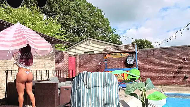 emma_tour – webcam model profile photo Image 16