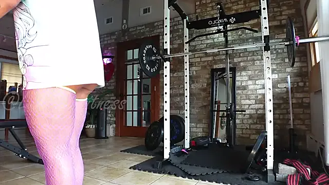 emma_tour – webcam model profile photo Image 8