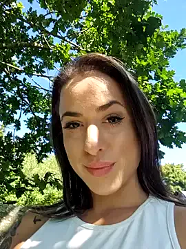 hot_wife_35 – webcam model profile photo Image 12