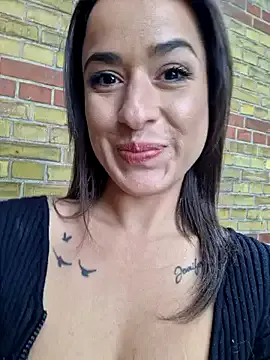 hot_wife_35 – webcam model profile photo Image 5