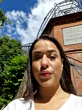 hot_wife_35 – webcam model profile photo Image 6