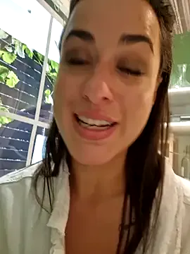 hot_wife_35 – webcam model profile photo Image 8