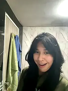 EmiliaCatalina – webcam model profile photo Image 10