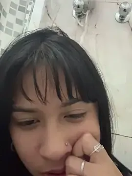 EmiliaCatalina – webcam model profile photo Image 2