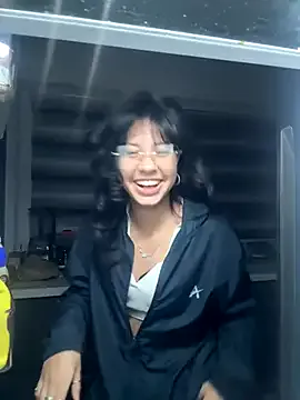 EmiliaCatalina – webcam model profile photo Image 7