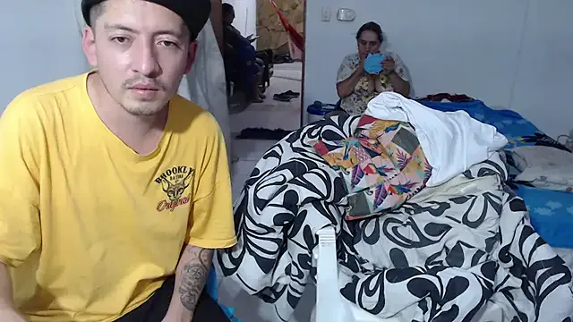 sareandrob – webcam model profile photo Image 10