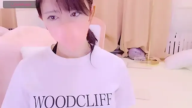 approche_toi_petite – webcam model profile photo Image 13