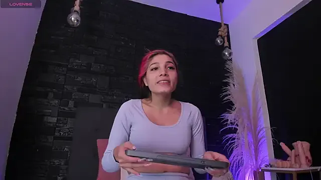 GG-BONG1 – webcam model profile photo Image 2