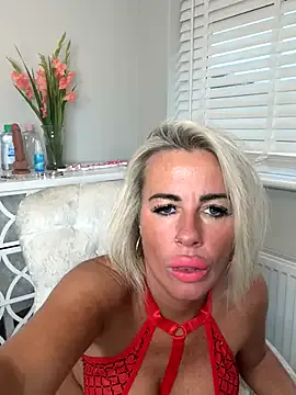 GennaJames – webcam model profile photo Image 18