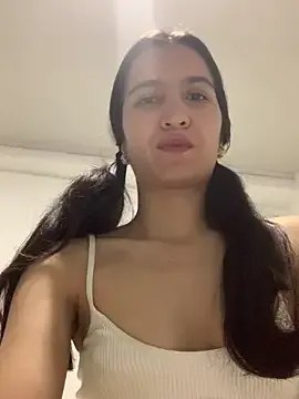 QuietNicole – webcam model profile photo Image 2