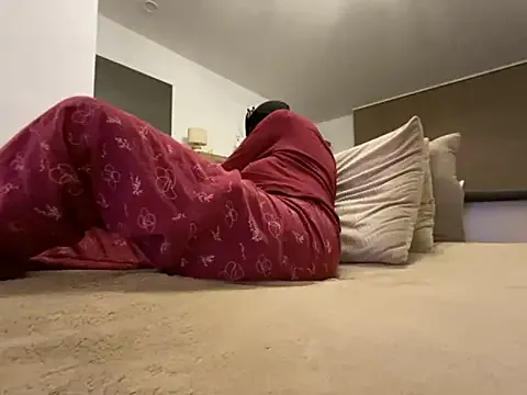 jacques_season – webcam model profile photo Image 15